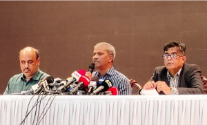 গণভোট নিয়ে দ্রুত সিদ্ধান্তের ইঙ্গিত প্রধান উপদেষ্টার: আসিফ নজরুল