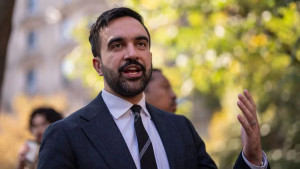 নিউইয়র্ক সিটি নির্বাচনে ট্রাম্পের সমর্থন কুয়োমোকে, মামদানি জিতলে অর্থ সহায়তা বন্ধের হুমকি