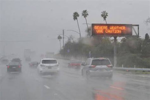 দক্ষিণ ক্যালিফোর্নিয়ায় ঝড়ের আশঙ্কা, দাবানলে ক্ষতিগ্রস্ত এলাকায় সরিয়ে নেওয়ার নির্দেশ