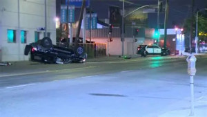 লস এঞ্জেলেসে অ্যাম্বুলেন্স–এসইউভি সংঘর্ষে আহত ৫