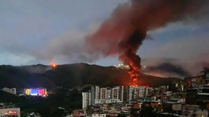 কারাকাসে হামলার পর ভেনেজুয়েলার প্রেসিডেন্ট মাদুরোকে আটক করার দাবি যুক্তরাষ্ট্রের