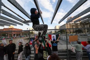 ডাউনটাউন এলএ-তে ইমিগ্রেশন বিরোধী বিক্ষোভ, ডিসপার্সাল অর্ডার জারি