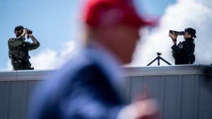 ইরানে বিক্ষোভে শতাধিক নিহত, ‘খুব শক্ত’ সামরিক বিকল্প ভাবছে যুক্তরাষ্ট্র: ট্রাম্প