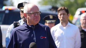 অভিবাসন কার্যক্রমে বাধা দেওয়ার অভিযোগে মিনেসোটার শীর্ষ নেতাদের সমন জারি