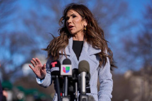 মিনেসোটায় আইসিই অভিযানে হত্যাকাণ্ড: ডেমোক্র্যাটদের বিদ্রোহে আবারও যুক্তরাষ্ট্রে সরকার শাটডাউনের শঙ্কা