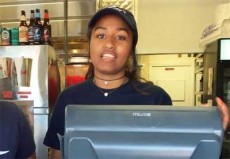 প্রেসিডেন্ট ওবামার মেয়ে রেস্তোরাঁ কর্মী!