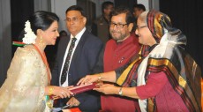 একুশে পদক পেলেন ১৭ বিশিষ্ট জন