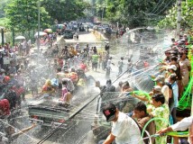 মায়ানমারে পানি উত্‍‌সবে নিহত ২৮৫