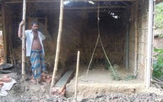 লাশ চুরির ভয়ে ঘরেই দাফন !