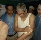 ত্রাণ দিতে গিয়ে হামলার শিকার মির্জা ফখরুল