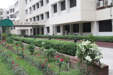 যে কারণে রূপচর্চায় রাখবেন গোলাপজল