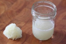 রসুনের রস দূর করে ব্রণ!