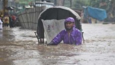 চট্টগ্রামে চলাচলের জন্যে নৌকাই এখন ‘ভরসা’