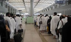 ভিসা-ফ্লাইট সঙ্কটে নাকাল বাংলাদেশের হজ যাত্রীরা