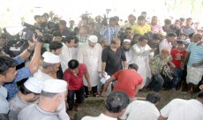 বনানী কবরস্থানে চিরনিদ্রায় শায়িত নায়করাজ