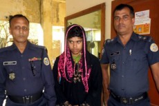 বোরকা পরে প্রেমিকার বাড়িতে যাওয়ার পথে ধরা পড়ল প্রেমিক, অত:পর শ্রীঘরে