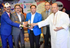 ডিবেট ফর ডেমোক্রেসি’র চেয়ারম্যান হাসান চৌধুরী কিরণ-কে আজীবন সম্মাননা প্রদান