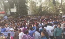 খালেদা জিয়ার মুক্তির মানববন্ধনে মানুষের ঢল