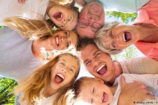 সবসময় খুশি থাকার সহজ ১০ টিপস