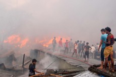 রাজধানীতে বস্তিতে অগ্নিকাণ্ড, নিমেষেই ছাই হলে গেল ৪ হাজার ঘর