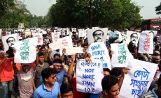 কোটা সংস্কারের দাবিতে উত্তাল সারা দেশ, শাহবাগ অবরোধ, পুলিশের লটিচার্জ